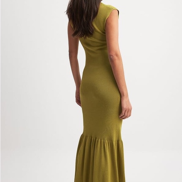 NWT! NA-KD Olive Green Maxi Dress - Picture 2 of 8